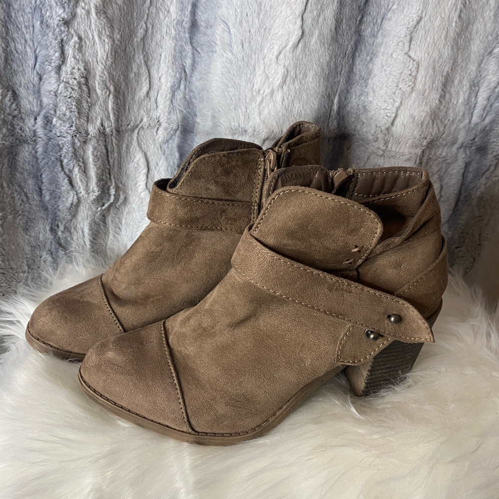EUC size 9 no parking booties